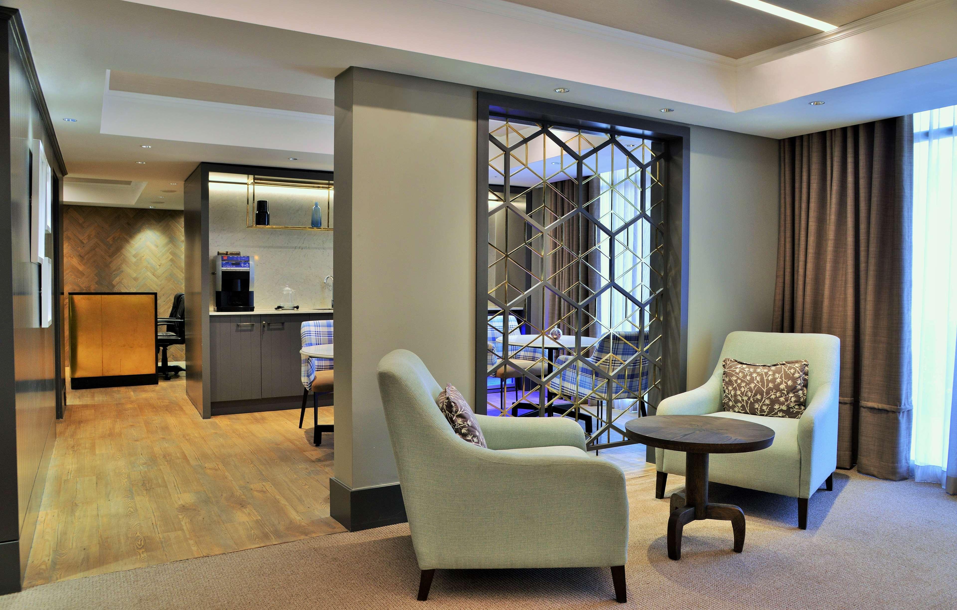 Avani Gaborone Resort & Casino Экстерьер фото