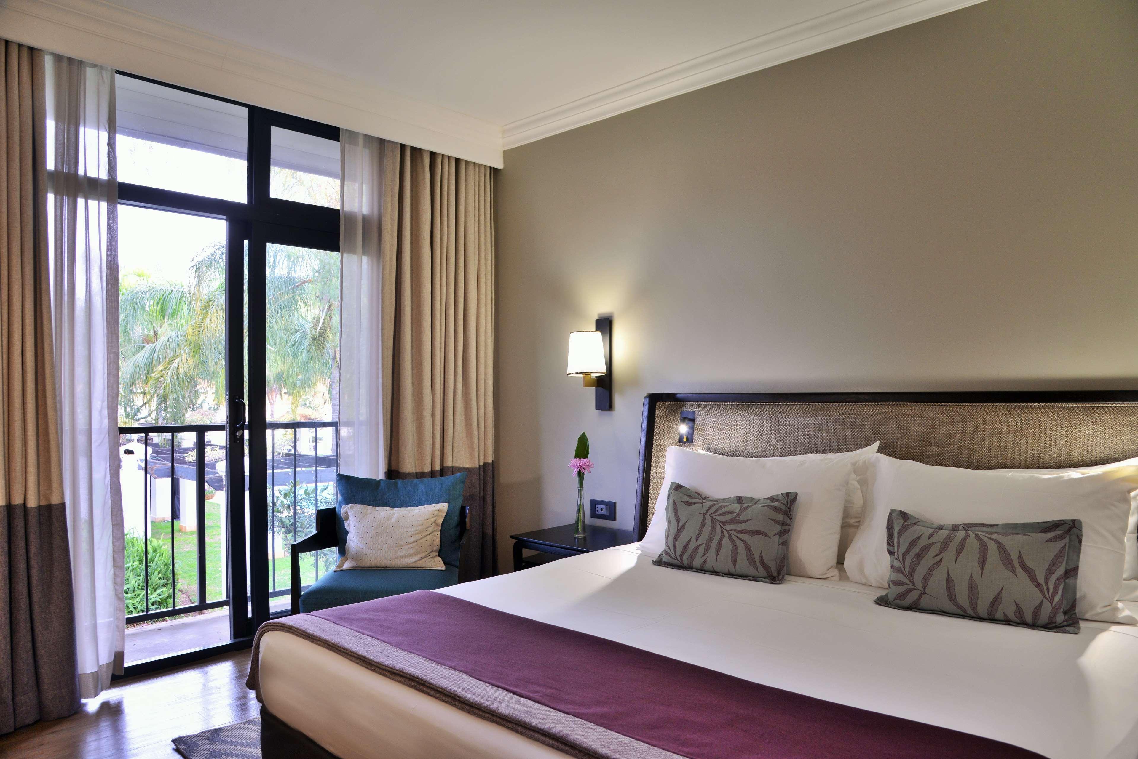 Avani Gaborone Resort & Casino Экстерьер фото