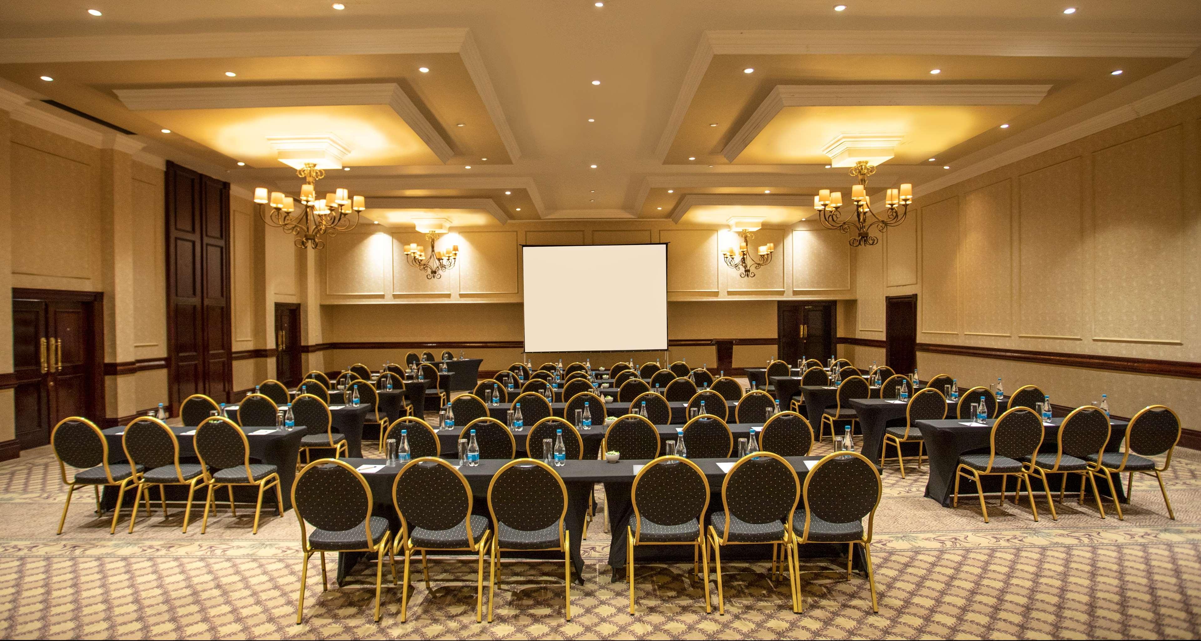 Avani Gaborone Resort & Casino Экстерьер фото