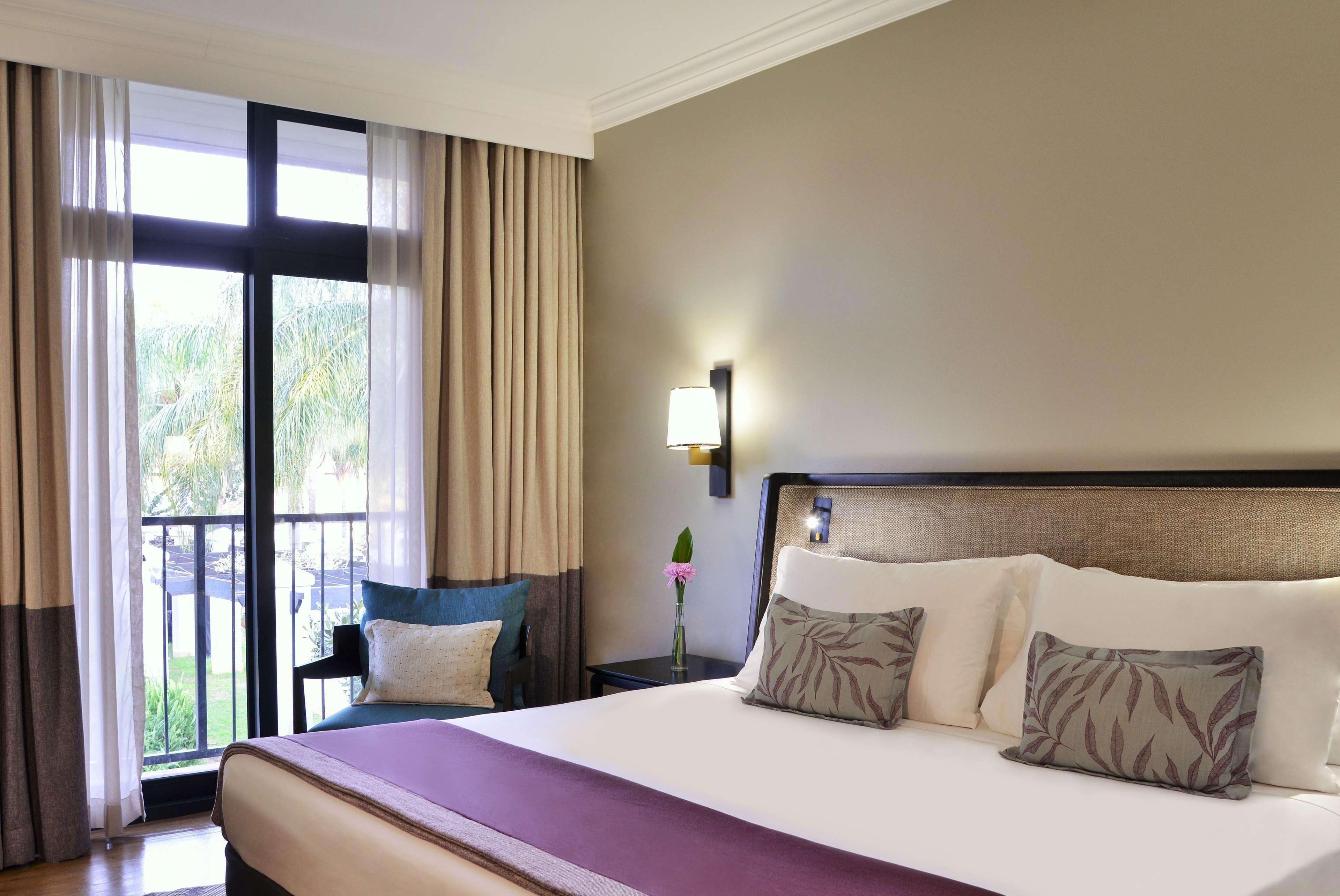 Avani Gaborone Resort & Casino Экстерьер фото