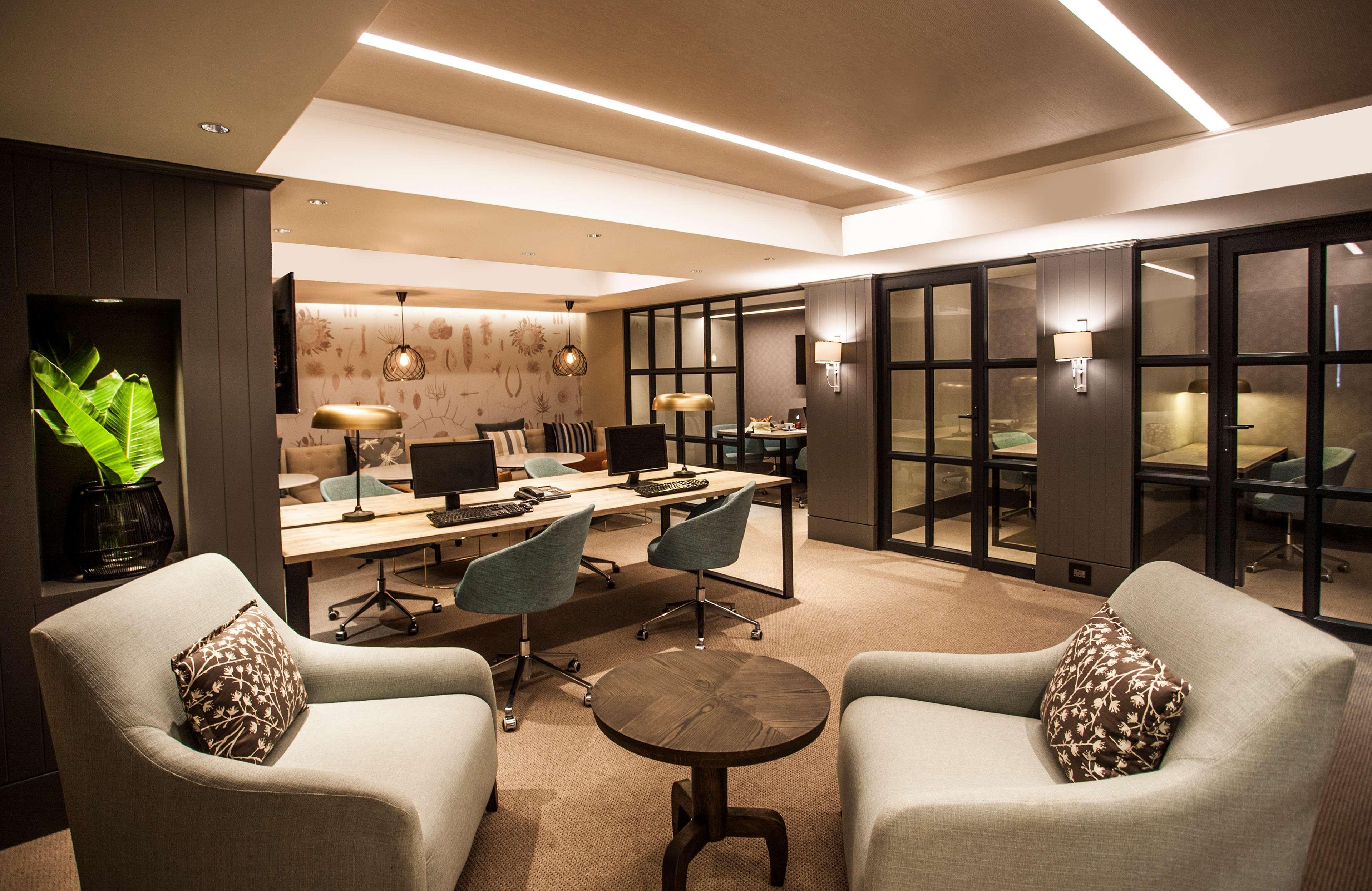 Avani Gaborone Resort & Casino Экстерьер фото