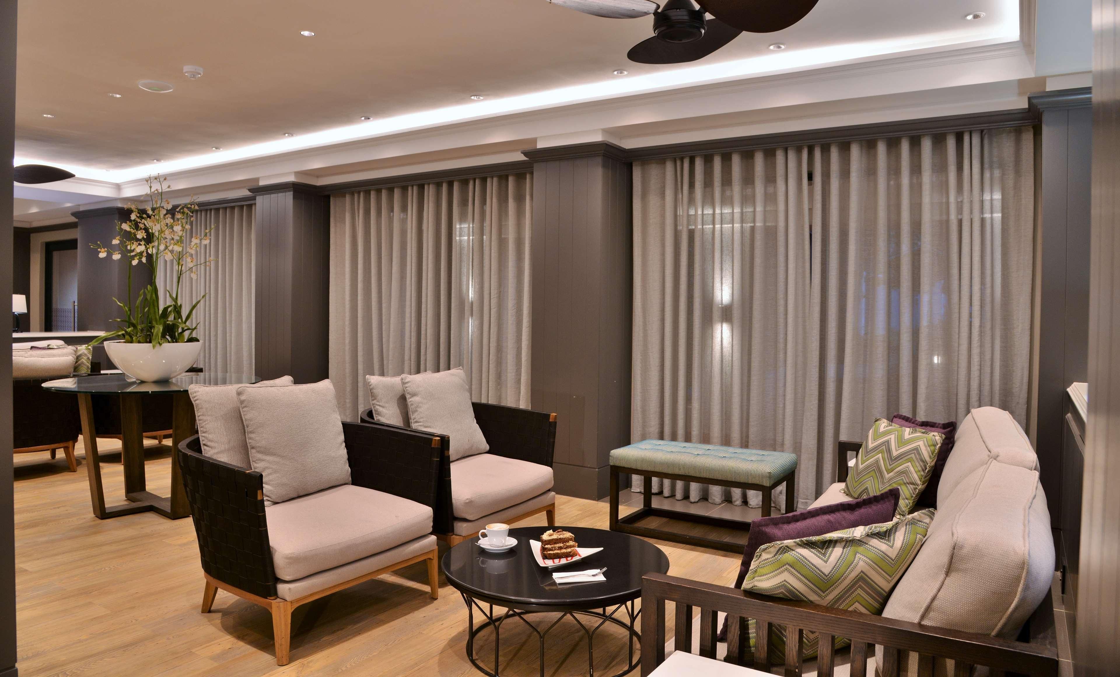 Avani Gaborone Resort & Casino Экстерьер фото