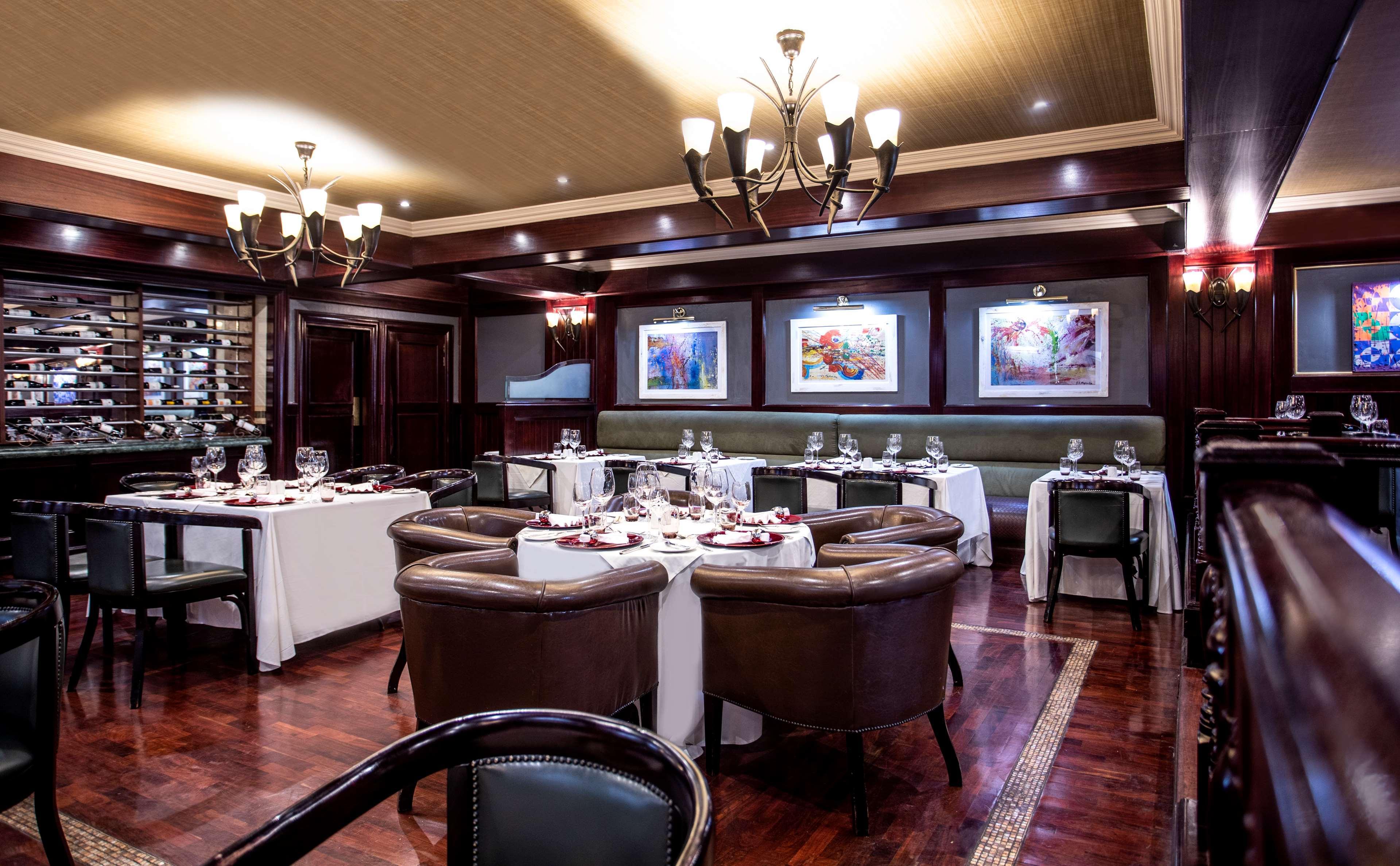 Avani Gaborone Resort & Casino Экстерьер фото
