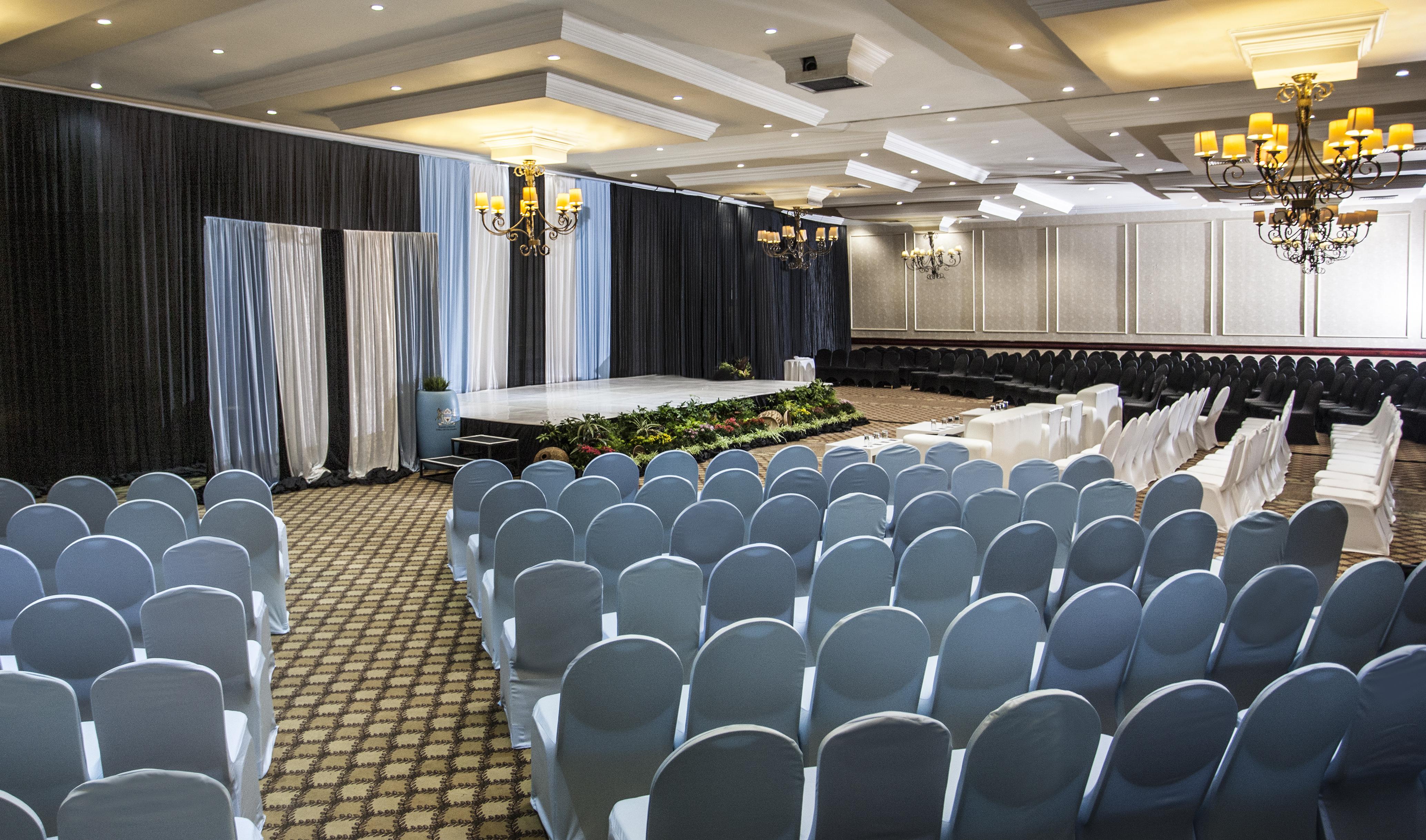 Avani Gaborone Resort & Casino Экстерьер фото